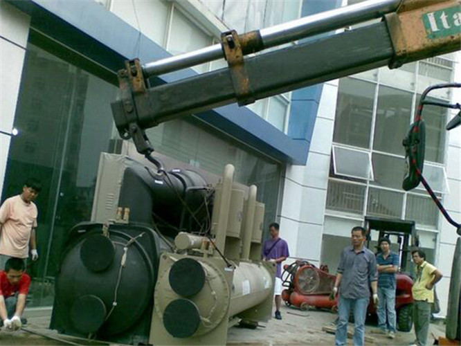 斗门区随车吊和汽车吊的核心区别是什么？哪种更省钱？