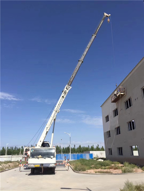 斗门区“轻装强干”—— 吊车的 “轻量化臂架” 技术